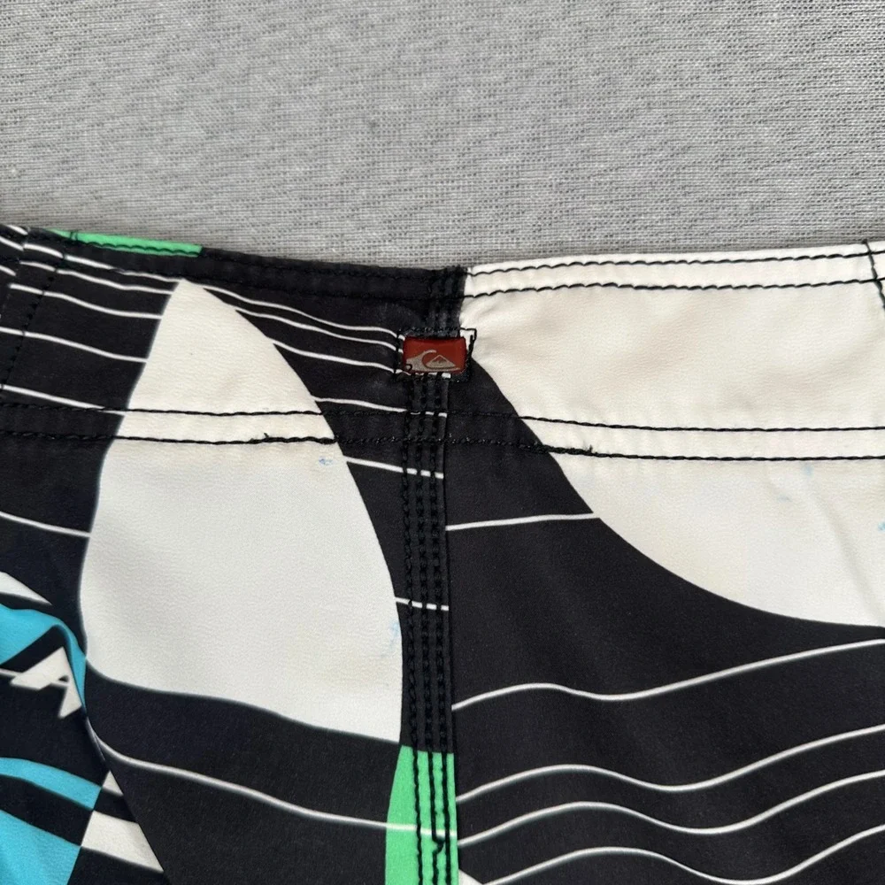 Y2K Quiksilver Board Shorts Mens 34 Geometric Colorblock Surf Trunks Embroidered